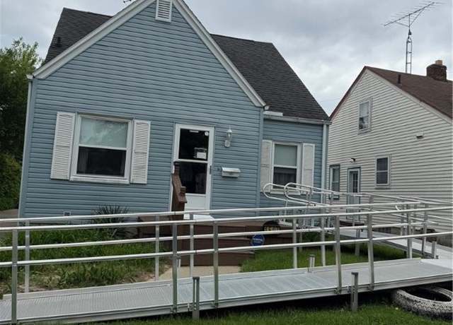 Property at 1507 Crestwood Rd, Toledo, OH 43612, 3 beds, 1 bath