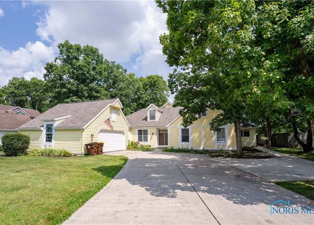 Property at 1102 Anthony Wayne Blvd, Defiance, OH 43512, 6 beds, 3.5 baths