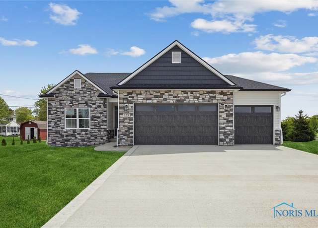 Property at 155 Bordeaux Dr, Napoleon, OH 43545, 3 beds, 2 baths