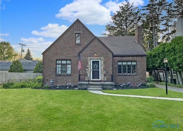 Property at 3740 Mapleway Dr, Toledo, OH 43614, 3 beds, 3 baths
