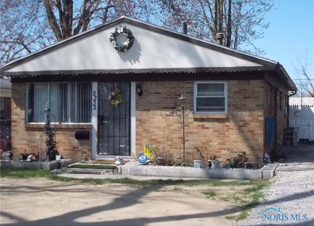 Property at 2332 Airline Ave, Toledo, OH 43609, 3 beds, 1 bath