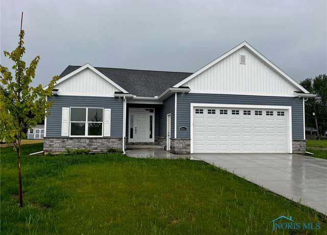 Property at 4015 E Plaza Blvd, Northwood, OH 43619, 3 beds, 2 baths