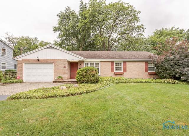 Property at 940 Cherry St, Perrysburg, OH 43551, 3 beds, 2 baths