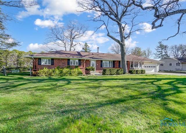 Property at 1362 Conneaut Ave, Bowling Green, OH 43402, 5 beds, 3.5 baths