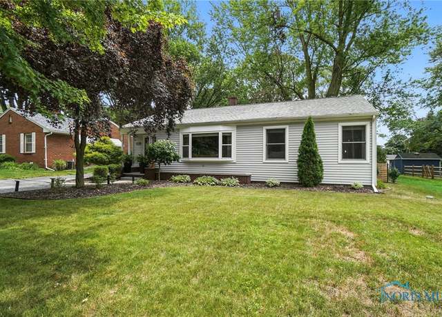 Property at 923 Pearl St, Bowling Green, OH 43402, 3 beds, 2 baths