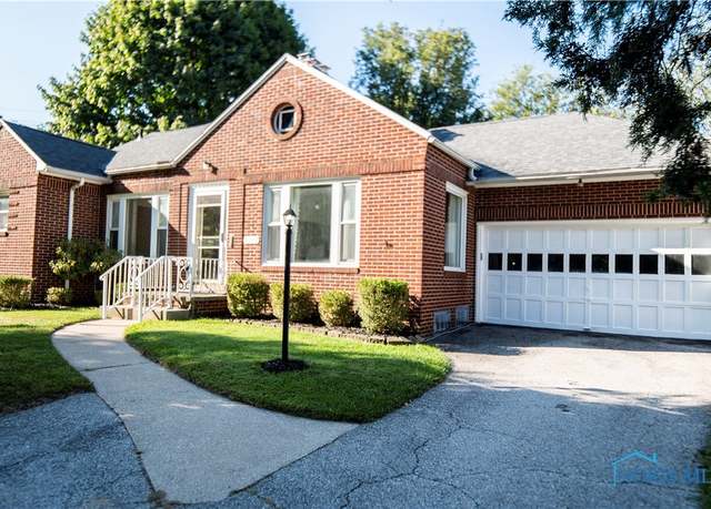 Property at 2013 Bretton Pl, Toledo, OH 43606, 3 beds, 2 baths