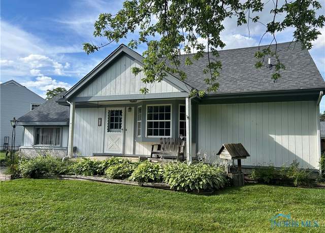 Property at 812 Loch Hvn, Maumee, OH 43537, 4 beds, 2.5 baths