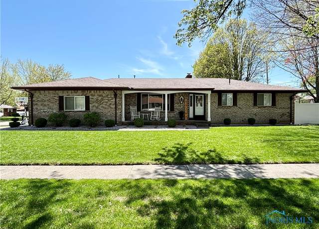 Property at 3054 Springtime Dr, Oregon, OH 43616, 3 beds, 1.5 baths