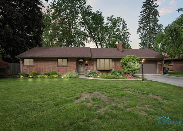 Property at 2340 Green Valley Dr, Toledo, OH 43614, 3 beds, 1.5 baths