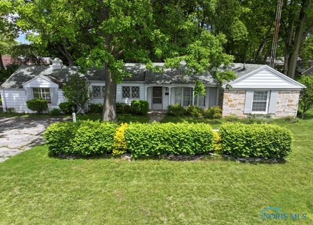 Property at 3662 Kenwood Blvd, Toledo, OH 43606, 3 beds, 2 baths