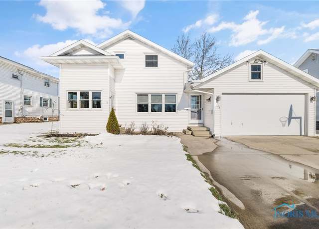 Property at 320 Baldwin Ave, Findlay, OH 45840, 6 beds, 3.5 baths