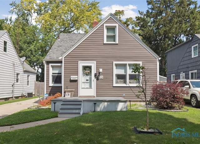 Property at 1528 Crestwood Rd, Toledo, OH 43612, 3 beds, 1.5 baths