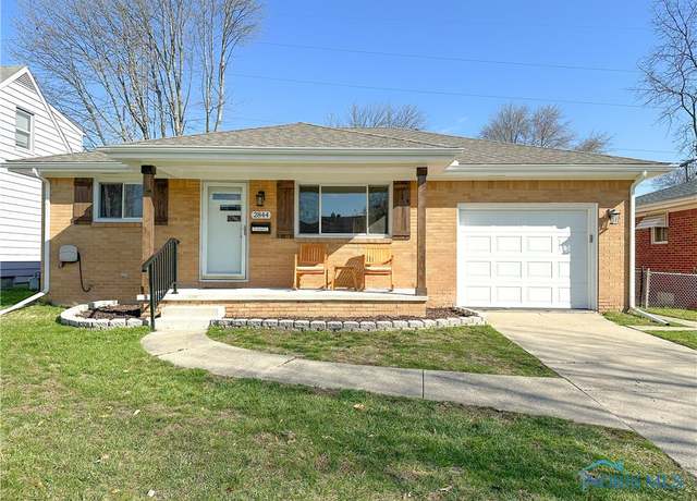Property at 2844 E Glenn St, Toledo, OH 43613, 3 beds, 1.5 baths