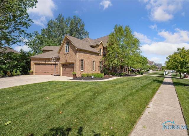Property at 4811 Yosemite Pkwy, Sylvania, OH 43560, 4 beds, 4.5 baths