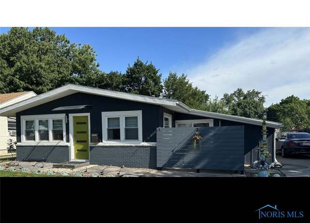 Property at 621 Northfield Dr, Maumee, OH 43537, 3 beds, 1.5 baths