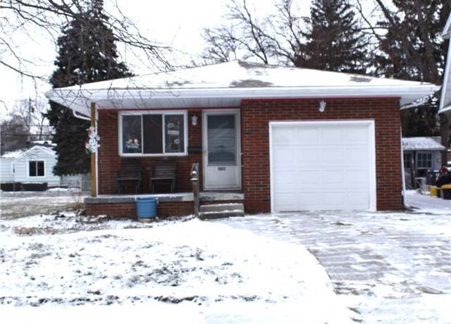 Property at 1802 Milroy St, Toledo, OH 43605, 3 beds, 1 bath