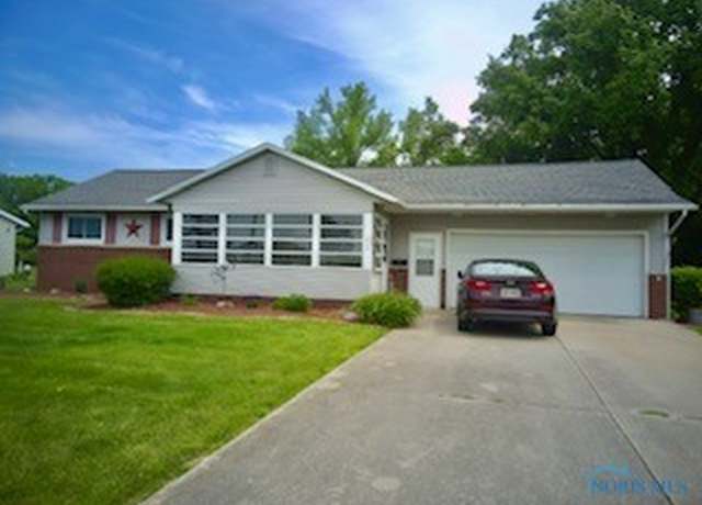 Property at 1805 Ayersville Ave, Defiance, OH 43512, 3 beds, 1.5 baths