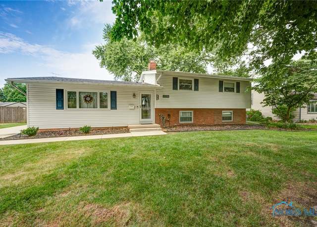 Property at 2230 Heatherlawn Dr, Toledo, OH 43614, 3 beds, 1.5 baths