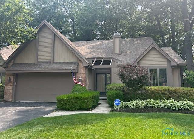 Property at 2920 Joelle Dr, Toledo, OH 43617, 3 beds, 2 baths