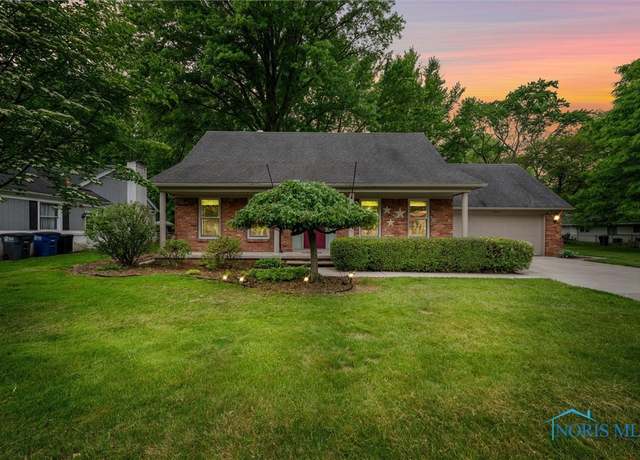 Property at 1956 Thornapple Dr, Toledo, OH 43614, 3 beds, 1.5 baths
