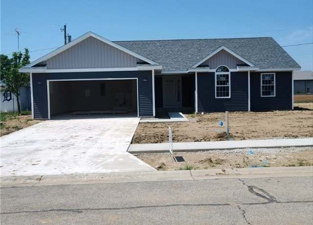 Property at 465 Oxford St, Napoleon, OH 43545, 3 beds, 2 baths
