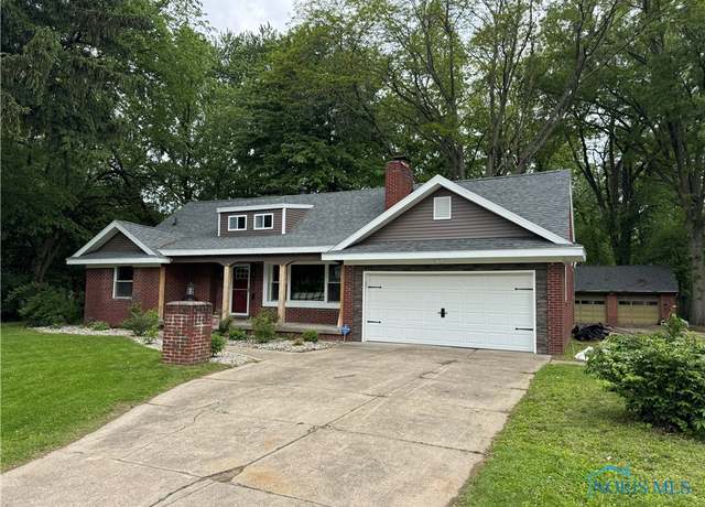 Property at 1226 Champe Rd, Toledo, OH 43615, 3 beds, 2.5 baths