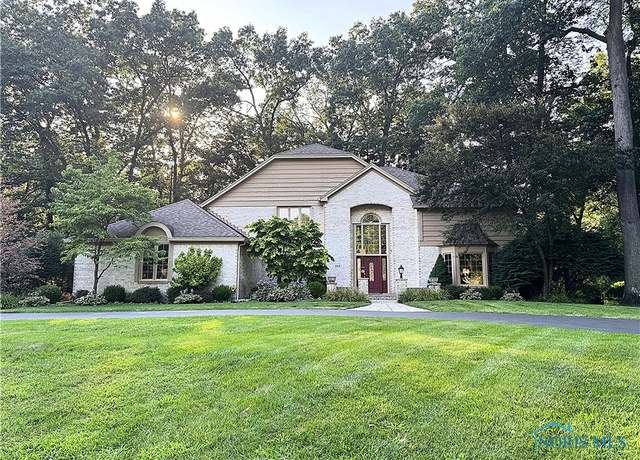 Property at 4816 Sunwood Dr, Toledo, OH 43623, 4 beds, 4 baths