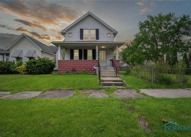 Property at 845 Rogers St, Toledo, OH 43605, 3 beds, 2 baths