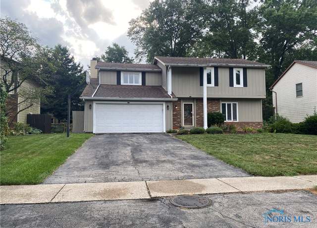 Property at 2321 Saint James Woods Blvd, Toledo, OH 43617, 4 beds, 2.5 baths
