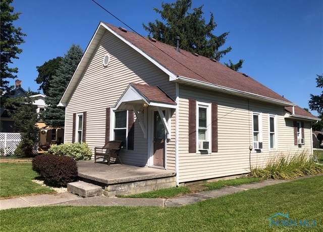 Property at 352 E 5th St, Elmore, OH 43416, 2 beds, 1 bath