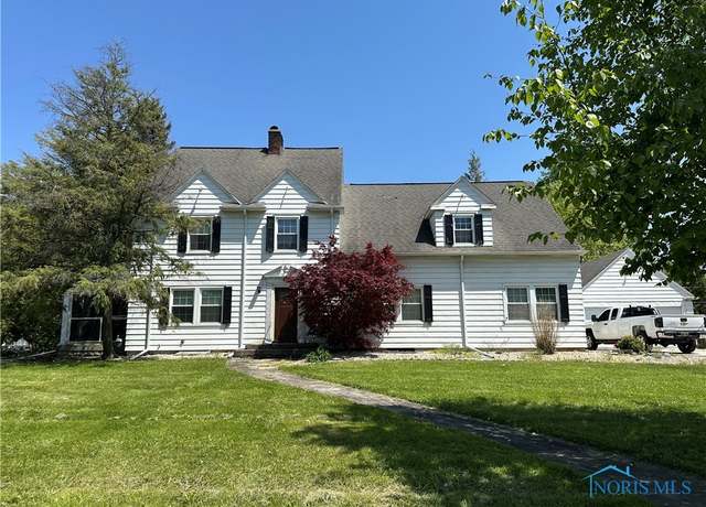 Property at 940 N Main St, Fostoria, OH 44830, 4 beds, 3 baths