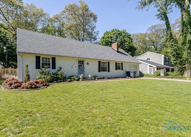 Property at 717 Birch St, Bowling Green, OH 43402, 4 beds, 2 baths