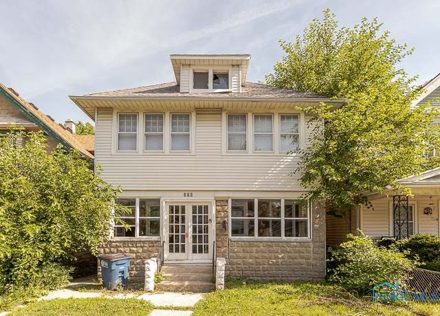 Property at 329 E Lake St, Toledo, OH 43608, 6 beds, 2 baths