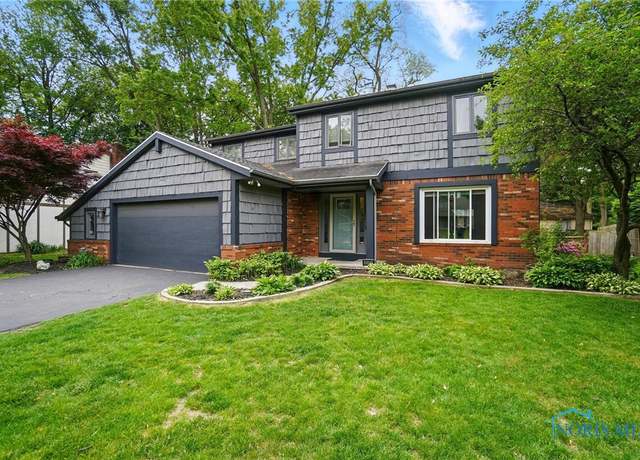 Property at 2369 Saint James Woods Blvd, Toledo, OH 43617, 4 beds, 2.5 baths
