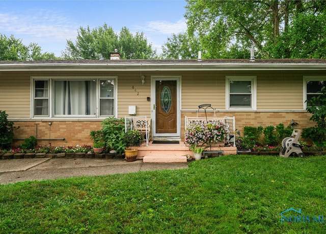 Property at 642 Mackow Dr, Toledo, OH 43607, 3 beds, 2 baths
