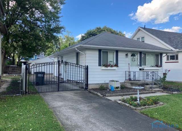 Property at 2819 119th St, Toledo, OH 43611, 2 beds, 1.5 baths
