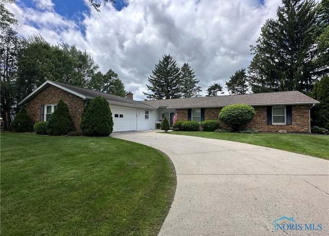 Property at 1104 Fairlawn Dr, Bryan, OH 43506, 4 beds, 2 baths
