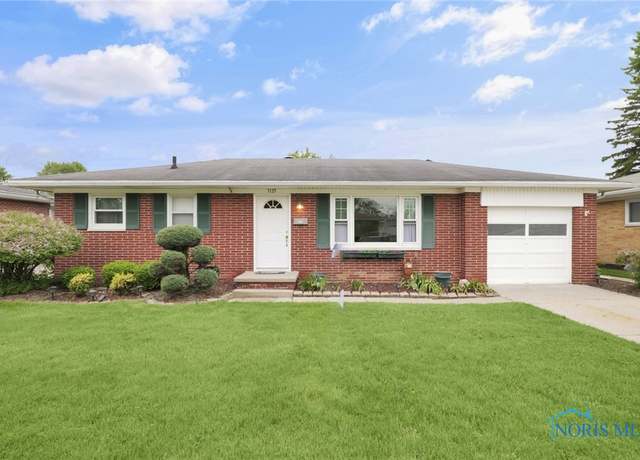 Property at 1137 Rosedale St, Maumee, OH 43537, 3 beds, 1 bath