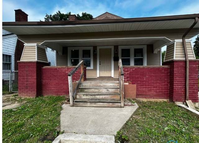 Property at 427 Oak St, Toledo, OH 43605, 6 beds, 2 baths