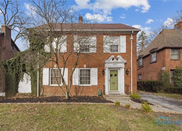 Property at 2627 Meadowwood Dr, Toledo, OH 43606, 5 beds, 2.5 baths