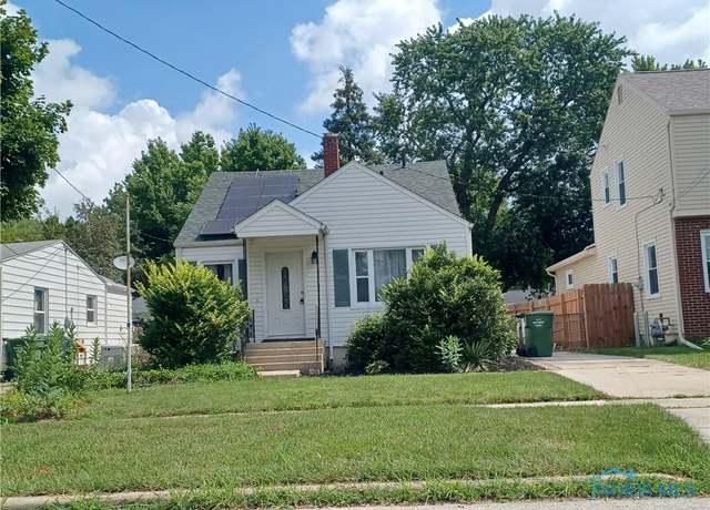 Property at 806 Pierce St, Maumee, OH 43537, 2 beds, 1 bath