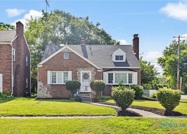 Property at 2679 Latonia Blvd, Toledo, OH 43606, 3 beds, 2 baths