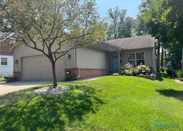 Property at 2951 Oxbridge Dr, Toledo, OH 43614, 3 beds, 2.5 baths