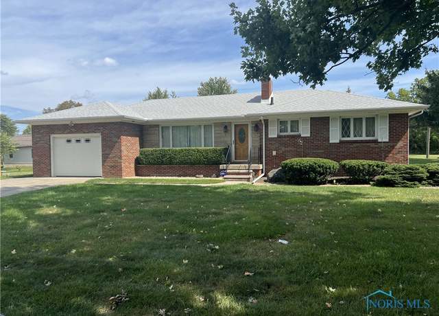 Property at 605 Valley Dr, Rossford, OH 43460, 3 beds, 2 baths