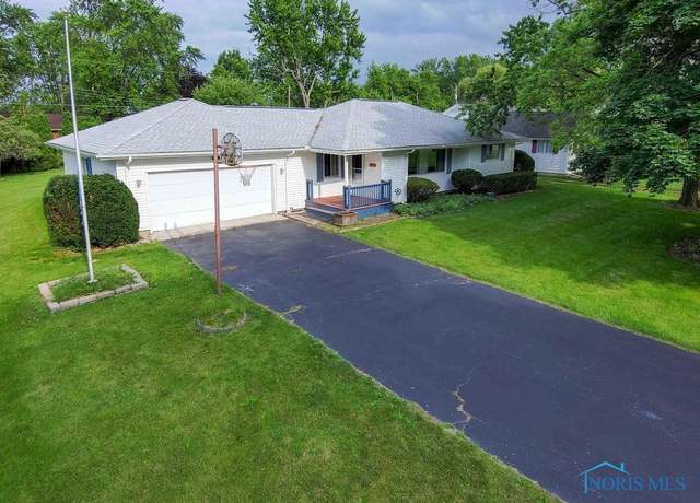 Property at 1527 Lockwood Rd, Findlay, OH 45840, 3 beds, 2 baths