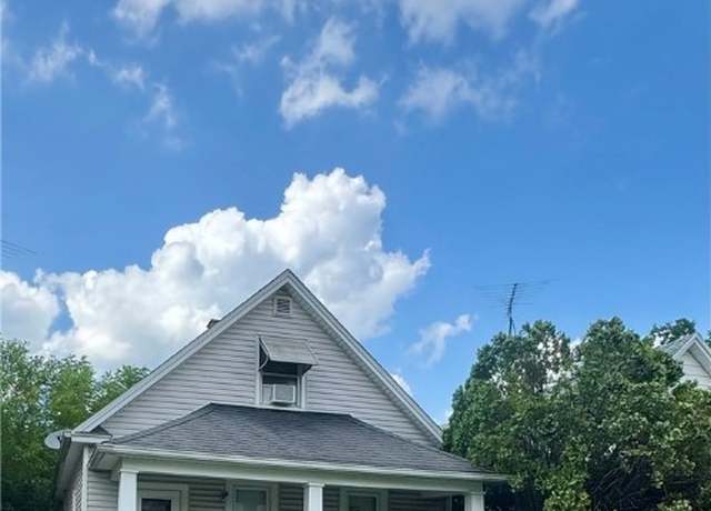 Property at 327 E Weber St, Toledo, OH 43608, 3 beds, 1.5 baths