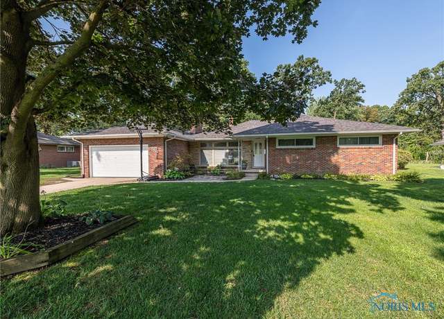 Property at 5111 Pawnee Rd, Toledo, OH 43613, 3 beds, 2 baths
