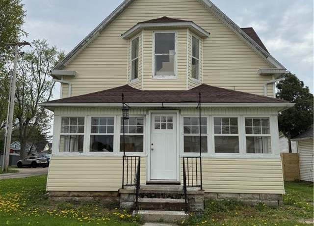 Property at 820 S Main St, Fostoria, OH 44830, 3 beds, 1.5 baths
