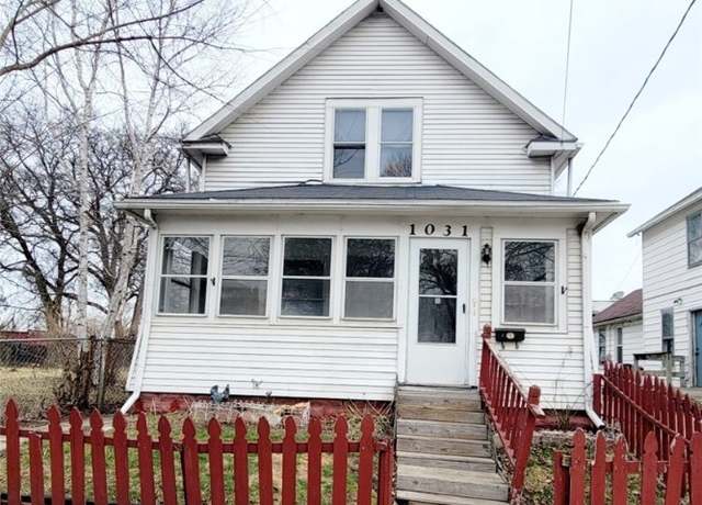 Property at 1031 N Michigan St, Toledo, OH 43604, 4 beds, 2 baths