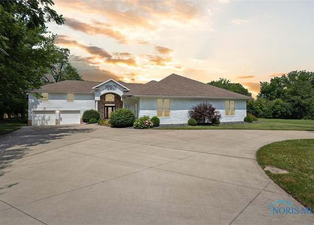 Property at 720 Fostoria Rd, Northwood, OH 43619, 4 beds, 3.5 baths